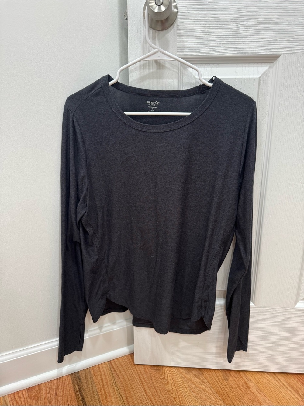 Old Navy Black Long Sleeve Crewneck Tee